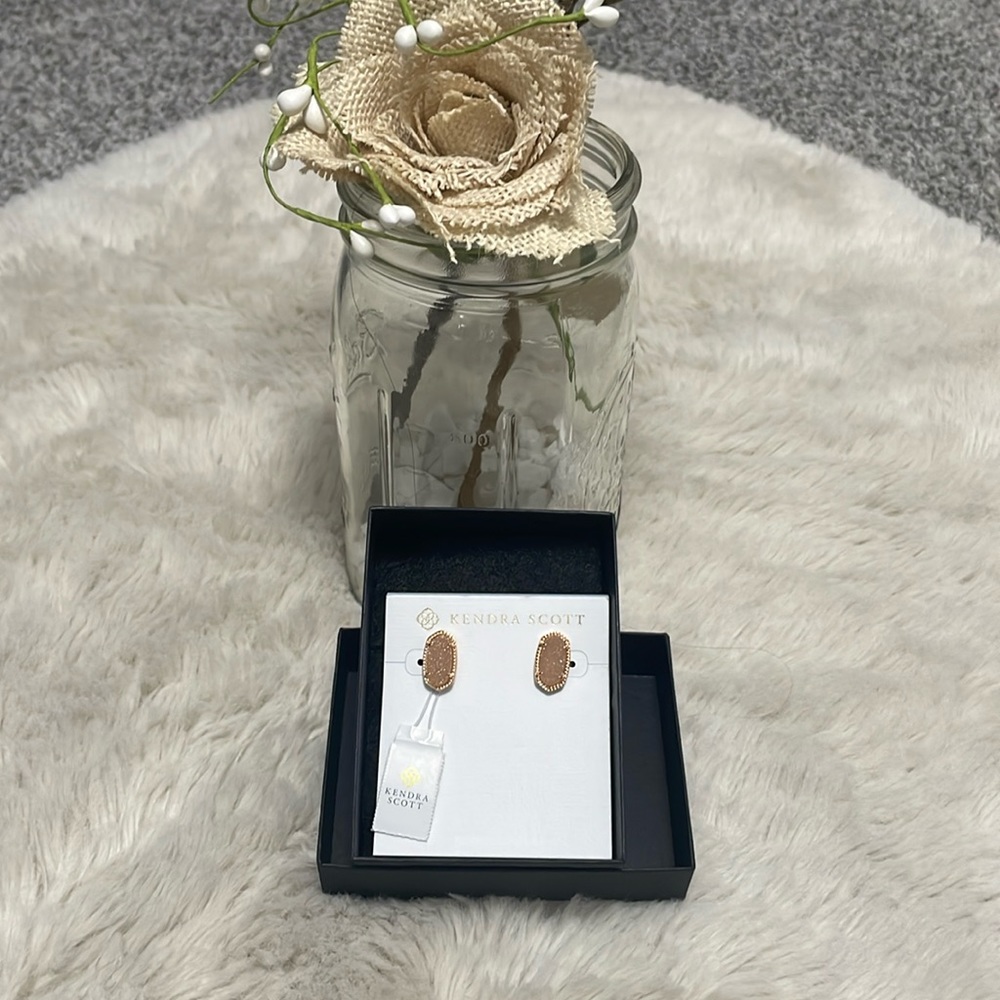 ✨ Kendra Scott Ellie Stud Earrings in Sand Drusy✨ - Picture 2 of 7